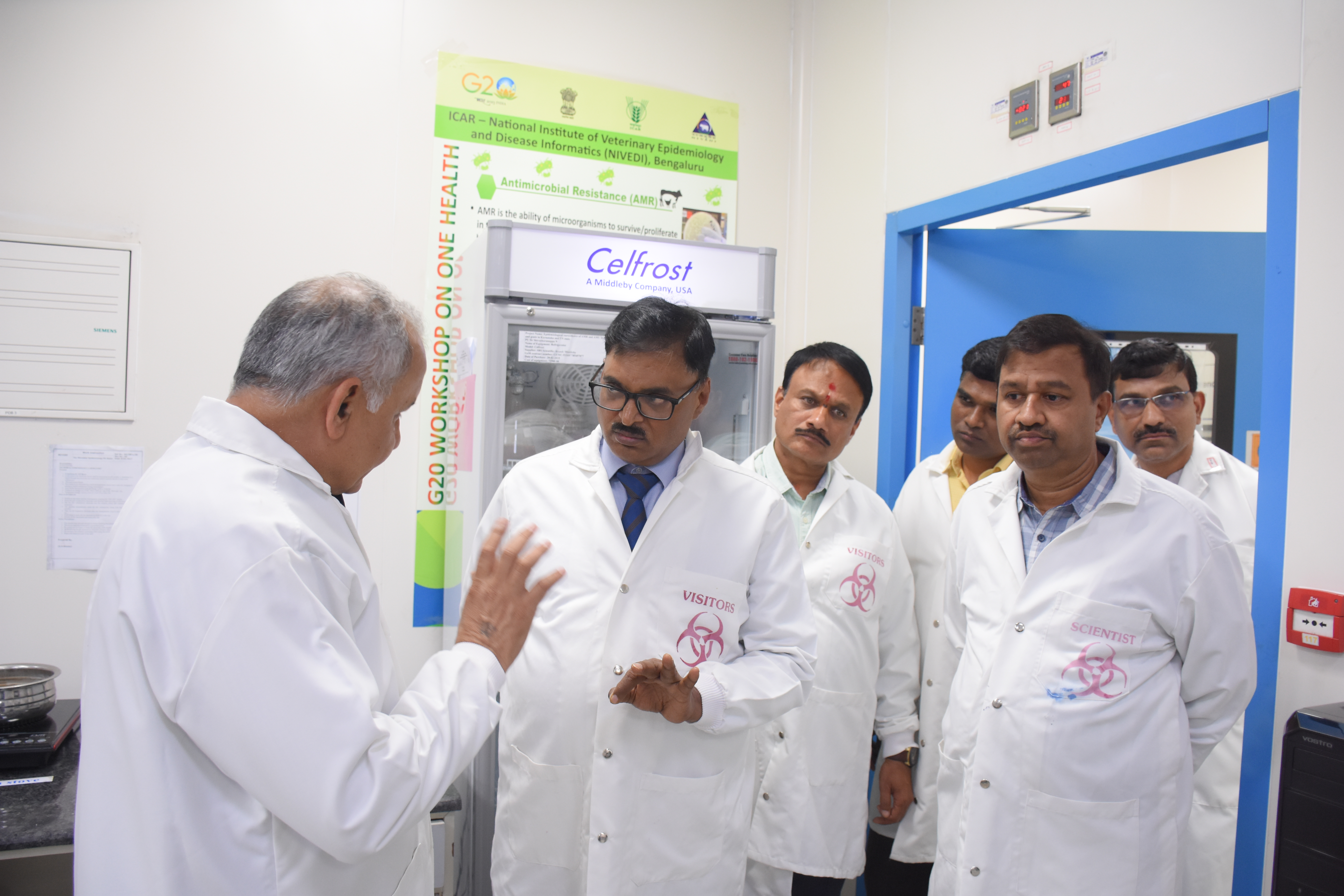 Tour of BSL-2++ core laboratory